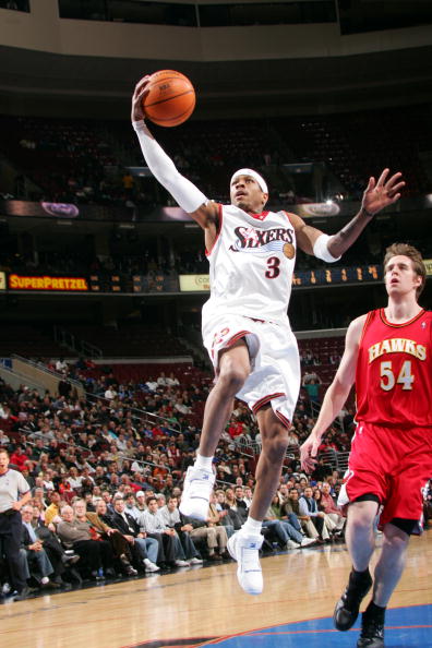 字母哥复出半场砍两双，雄鹿12记三分，半场1分领先（字母哥复出半场两双，雄鹿外线轰进12记三分，半场仅领先1分）