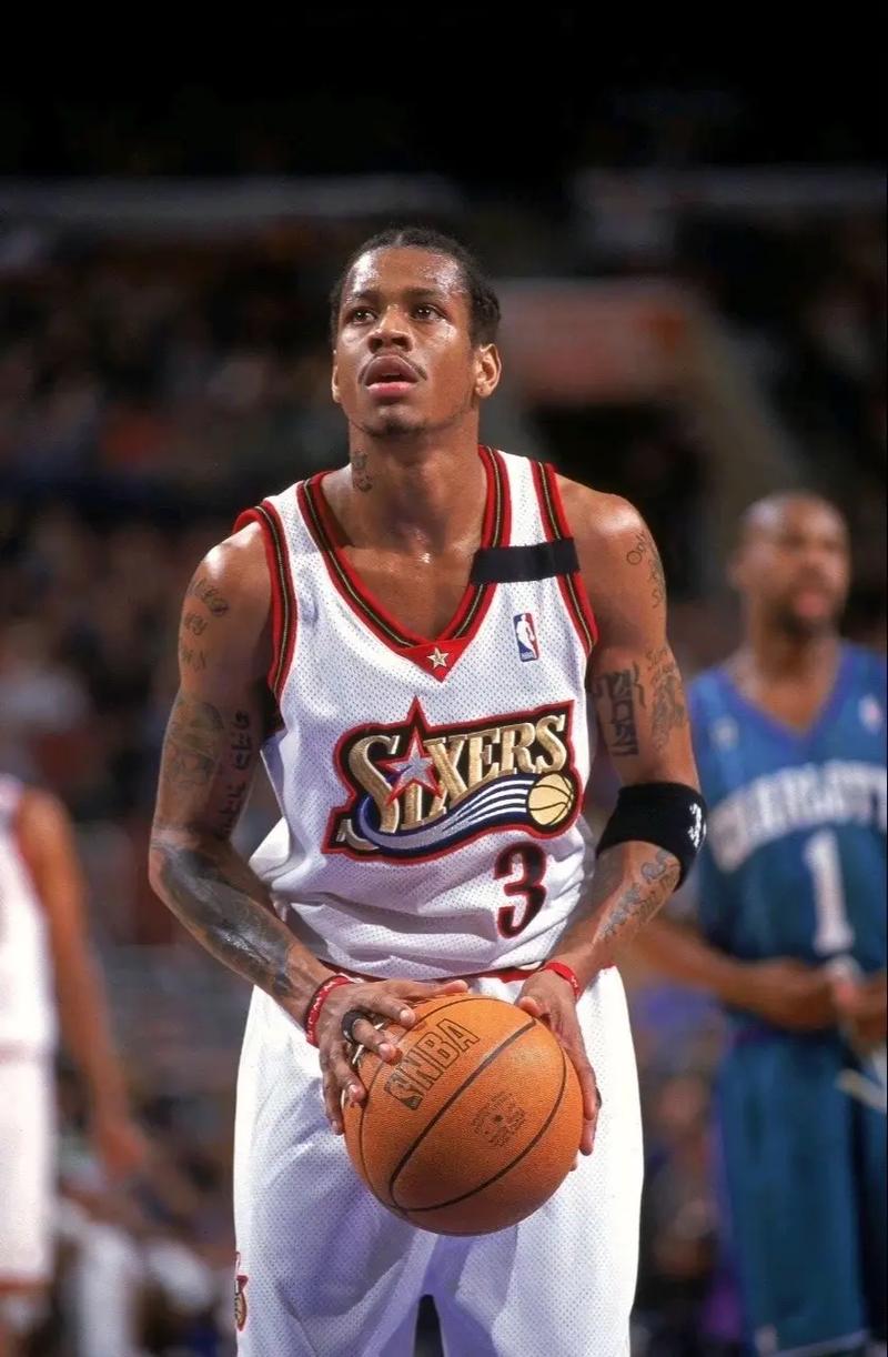 篮球赛场风云变幻，勇士迎战公牛，多方主力缺阵，比赛悬念重重（勇士对阵公牛，多位主力缺席，赛场变数丛生）