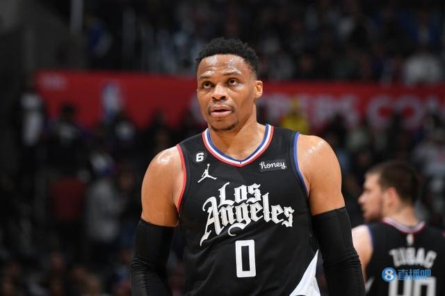 为什么当41岁詹姆斯表现不够好时，37岁科比就会用更炸裂的表现证明自己更拉胯？科比20投16铁（当41岁詹姆斯低迷时，37岁科比却用更猛的打铁示范何谓更拉胯：20投16铁）