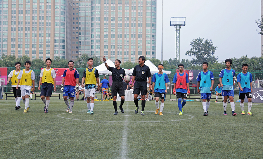 挑起进攻大旗！鲍威尔半场10中5得到16分2篮板1助攻（火力全开！鲍威尔半场10投5中砍下16分外加2篮板1助攻）