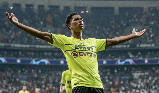 若日尼奥同时斩获欧冠&解放者杯，为达此成就的第15位球员（若日尼奥成史上第15位同时加冕欧冠与解放者杯的球员）