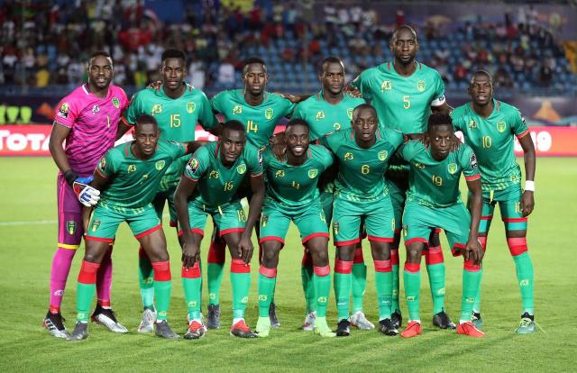 巴萨发布本赛季第四球衣：致敬20年前在伯纳乌3-0击败皇马（巴萨官宣本赛季第四套球衣，向20年前伯纳乌3比0击败皇马致敬）