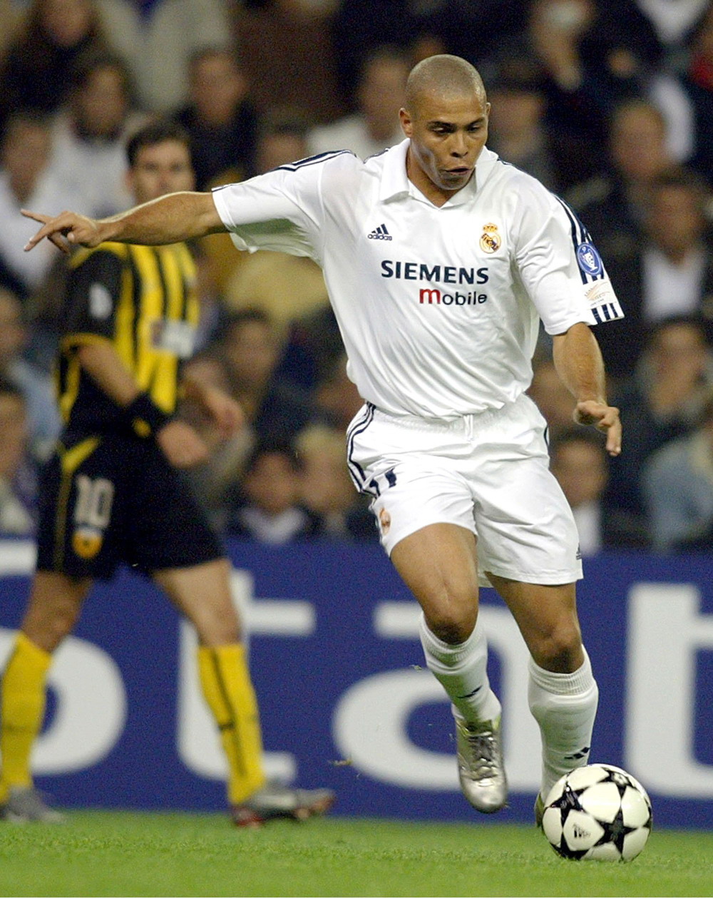 巴塞罗那主帅弗利克淡化了球队在西甲联赛榜首的领先优势（巴萨主帅弗利克低调看待西甲榜首优势）