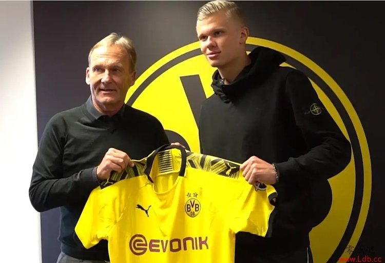 亚历山大首节火力全开，独揽10分（亚历山大开场猛攻，首节砍下10分）