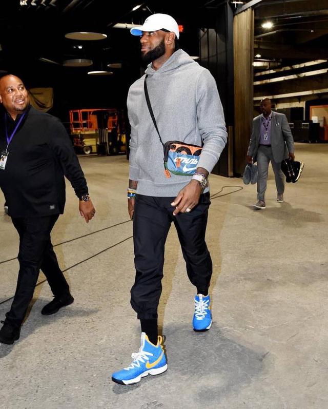 皇马表彰安帅、魔笛、巴斯克斯和劳尔，感谢他们离队前的贡献（皇马向安切洛蒂、莫德里奇、巴斯克斯和劳尔致敬，感谢他们在告别前的付出）