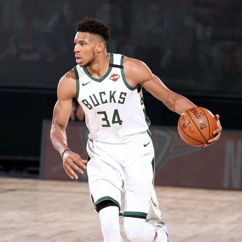 如何看待诺伊尔低级失误？孔帕尼：我会指责我的头号门将吗？（诺伊尔低级失误如何解读？孔帕尼反问：我要责怪我的头号门将吗？）