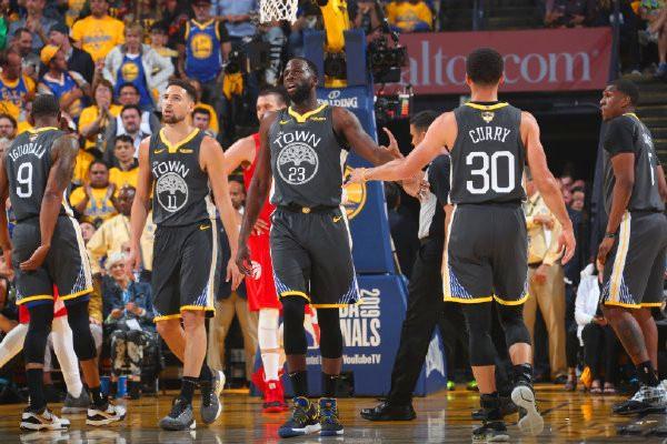 欧冠战报：德凯特拉雷传射建功，亚特兰大2-1逆转胜切尔西（欧冠焦点战：德凯特拉雷一传一射，亚特兰大2-1逆转切尔西）