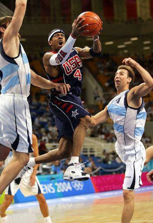 詹皇第20次圣诞大战：想陪家人却使命必达，荣誉与期待并存（詹皇圣诞第20战：牵挂家庭仍不负使命，荣耀与期待同在）