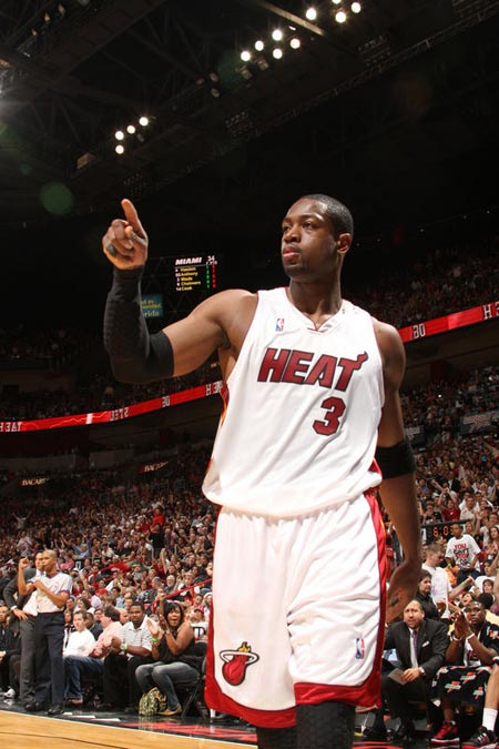 律师张冰：河南队拒不履行仲裁结果，涉及金额约77.83万元（张冰律师称河南队未履行仲裁裁决，涉款约77.83万元）