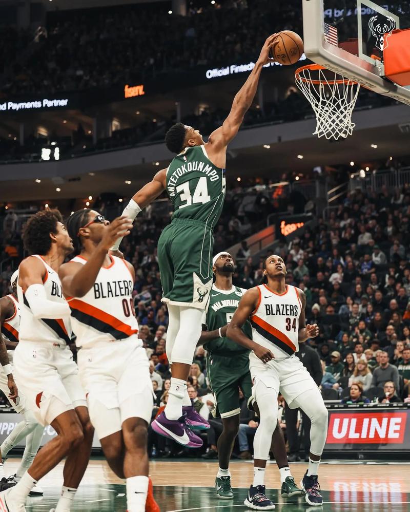 英超-攻击线哑火达洛特破门 曼联1-1西汉姆近5轮仅1胜（英超：达洛特破门仍难救主，曼联1-1西汉姆，近5轮仅一胜）