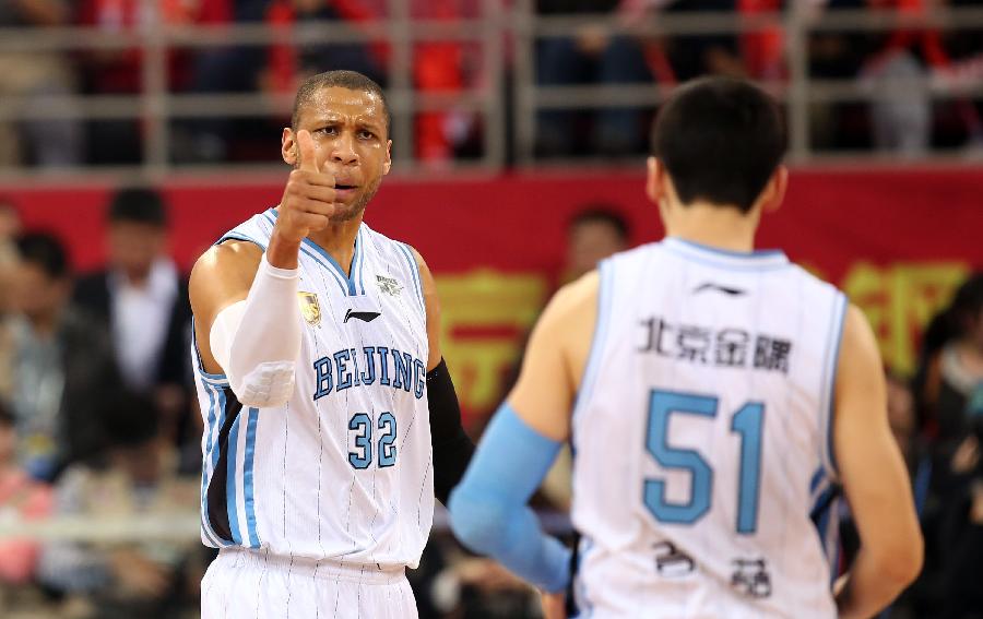 随着保罗在本赛季结束后退役，梦八仅剩下詹姆斯一人还未退役（保罗赛季后退役，梦八仅詹姆斯仍在征战）