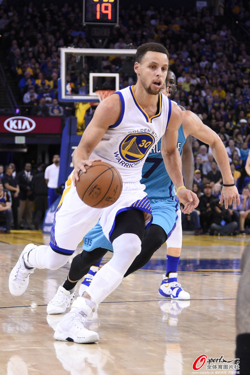 C罗发专访预告片：乔治娜问我要戒指；我资产早就超10亿美元（C罗预热专访：乔治娜催要戒指；身家早破10亿美元）