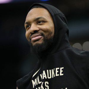 状态低迷！国王首发5虎三分6中0，半场合砍23分（手感冰冷！国王首发五虎三分六投全失，半场仅拿23分）