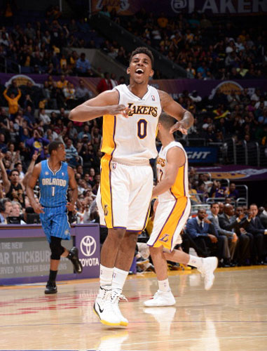 韩媒：韩足协要求蔚山HD对申台龙涉嫌殴打球员一事展开调查（韩媒：韩国足协敦促蔚山HD启动对申台龙疑似殴打球员事件的调查）