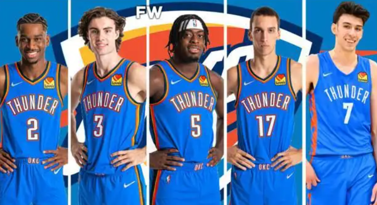 泰州队“苏超”冠军奖杯开启全市巡展，第一站在海陵老街（泰州队“苏超”冠军杯全市巡展启动，首站海陵老街）