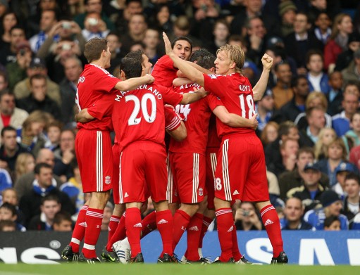 中国5拳手出征日本黑帮格斗赛！遭到围攻后奋起反击！（中国五名拳手赴日参加黑帮格斗赛，遭围攻后强势回击）