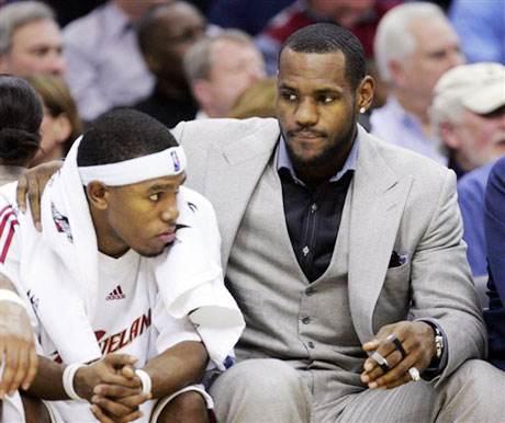 巴特勒独木难支，勇士艰难领先（巴特勒孤掌难鸣，勇士艰难取得领先）