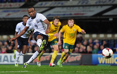 篮球CBA赛场出现冲突，裁判提前终止比赛（CBA赛场爆发冲突，裁判提前吹停比赛）