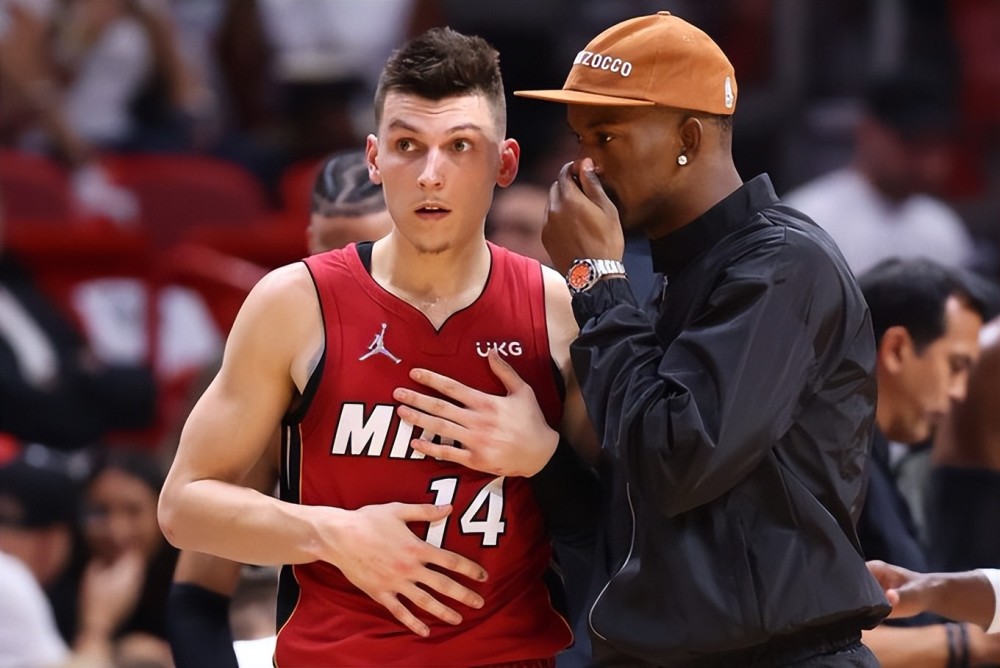 几乎零角度都能进，这准度离谱（零角度也能命中，精准度逆天）